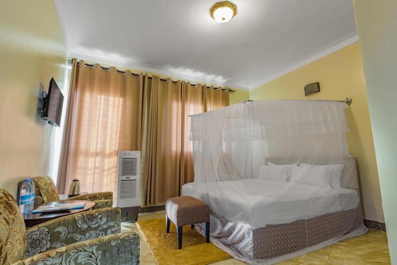 Santa Maria Hotel אנטבה מראה חיצוני תמונה