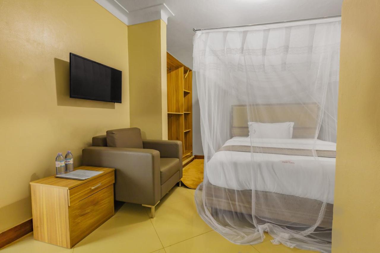 Santa Maria Hotel אנטבה מראה חיצוני תמונה