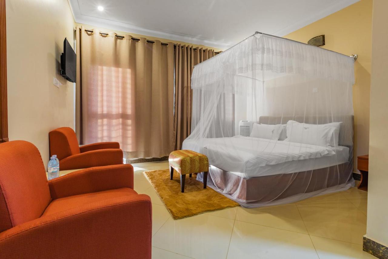 Santa Maria Hotel אנטבה מראה חיצוני תמונה