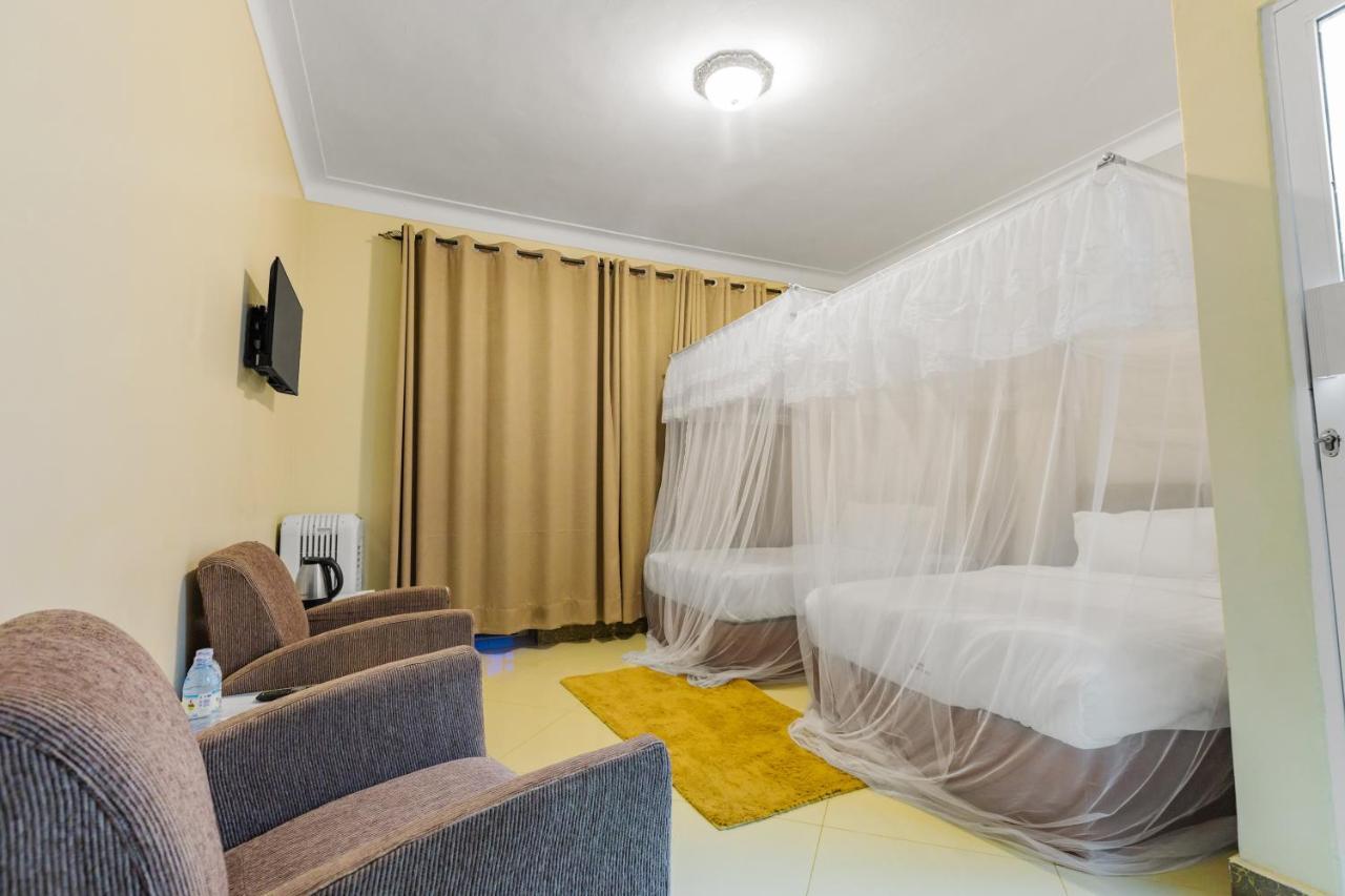 Santa Maria Hotel אנטבה מראה חיצוני תמונה