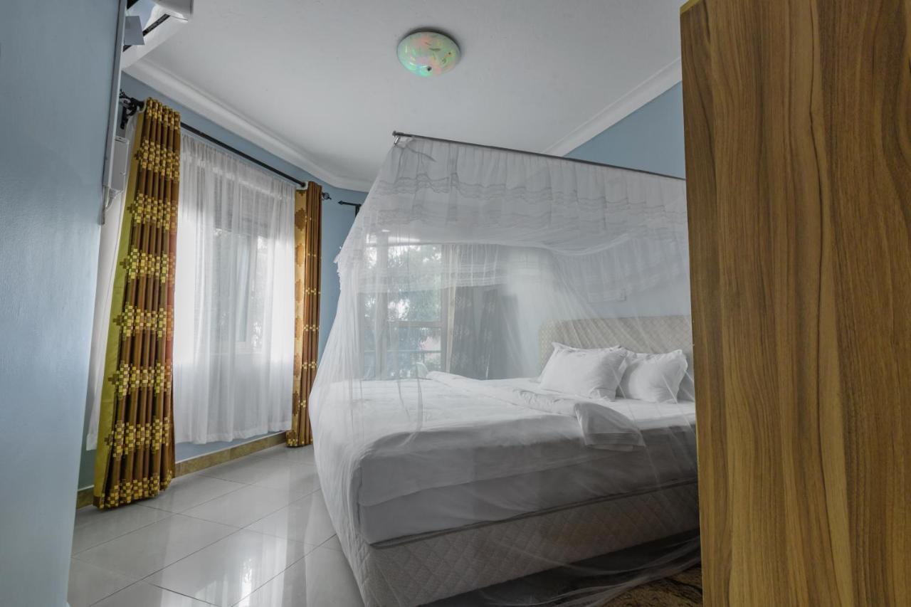 Santa Maria Hotel אנטבה מראה חיצוני תמונה