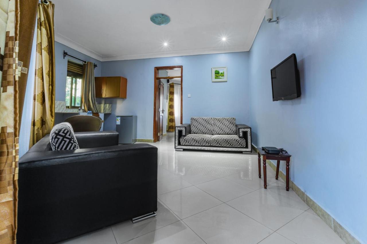 Santa Maria Hotel אנטבה מראה חיצוני תמונה