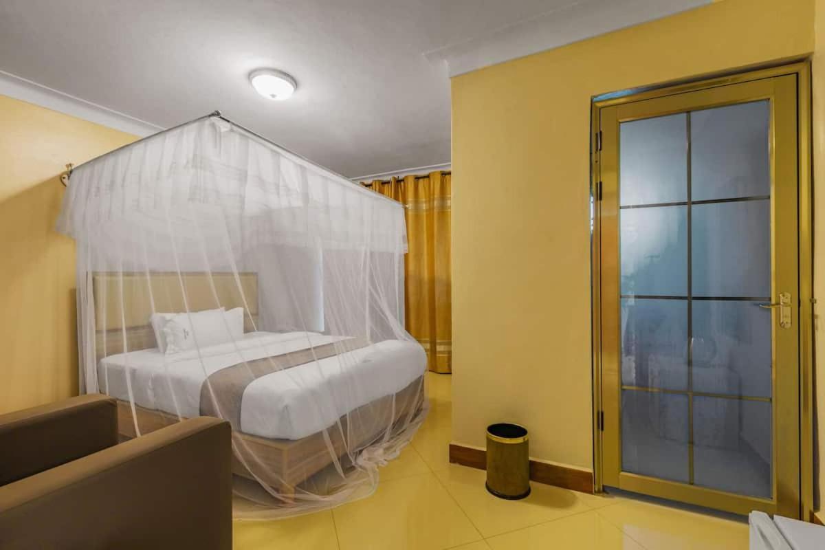 Santa Maria Hotel אנטבה מראה חיצוני תמונה