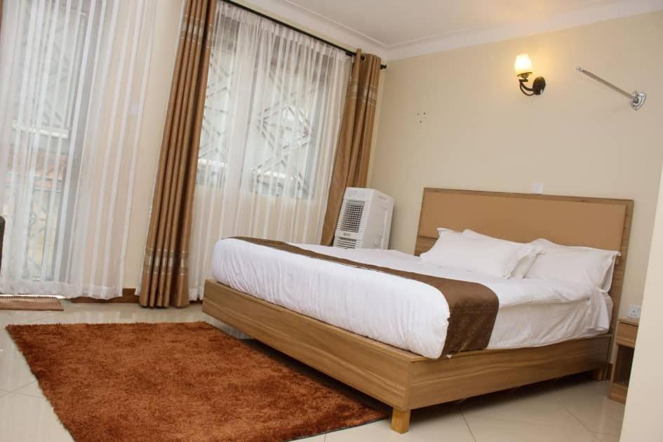 Santa Maria Hotel אנטבה מראה חיצוני תמונה